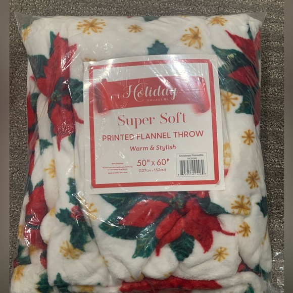 NEW White & Red Poinsettia Flannel Throw Christmas Holiday Bedding 50x60 Warm - Picture 2 of 2